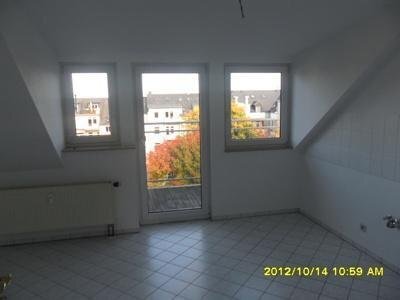 Große 2-Raum-DG-Wohnung mit Balkon und Laminat