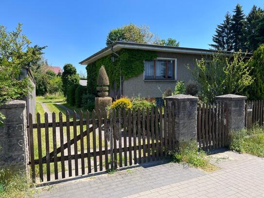 DEUTSCHMANN IMMOBILIEN ***** ivd - Einfamilienhaus mit Vollkeller u. weiteres Bauland in Bernau!