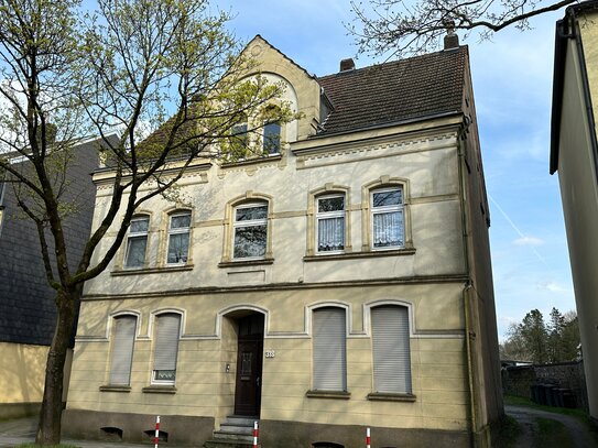 Charmanter Altbau mit einem Gemeinschaftsgarten und Parkmöglichkeiten im Innenhof!