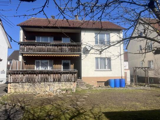 Goldfisch inklusive Haus mit schönem Garten in guter Lage zu verkaufen