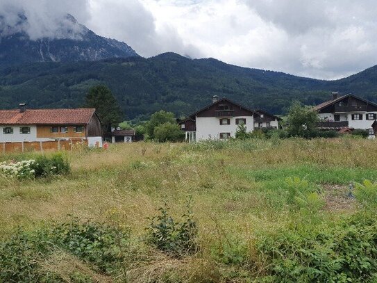 Sie suchen ein sonniges Grundstück mit Bergblick und vielseitig bebaubar?