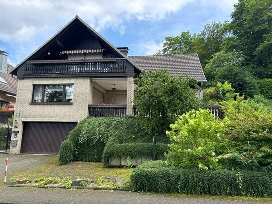 Einfamilienhaus mit zusätzlicher Wohnung im Dachgeschoss in stadtnaher Lage Gummersbach-Berstig!