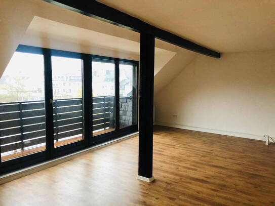 Charmante Dachgeschoss/ Maisonettewohnung mit Balkon