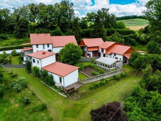 Herrlich gepflegter Landhausanwesen/Aussiedlerhof in Alleinlage-Bad Camberg / Limburg