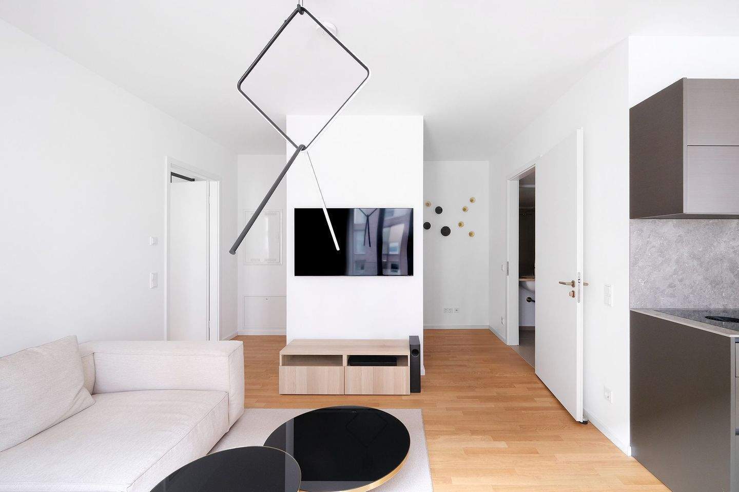 Befristet: Stilvoll möbliertes Wohnen an der East Side Gallery - Photo 1