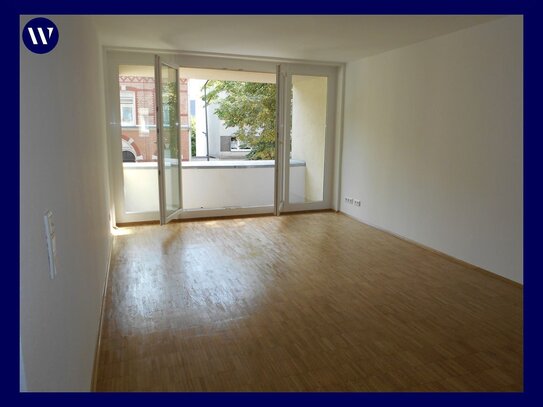 Helle 3 Zimmer-Wohnung mit Parkett, Wannenbad, Balkon, Aufzug, zentrale Lage