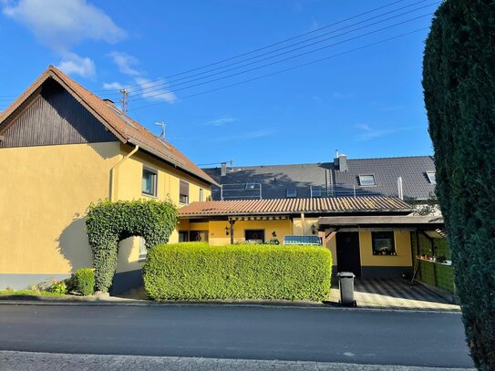 **Hübsches, kleines Wohn- oder Ferienhaus mit Carport in der Eifel **