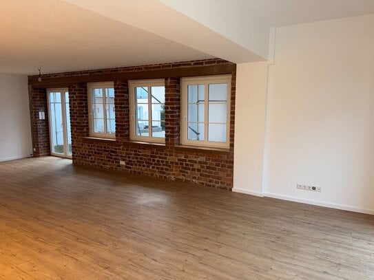 ***Erdgeschosswohnung mit Charme, separaten Eingang und Terrasse***