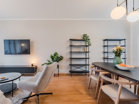 Natürliches Licht & Stil: Geräumige 2-Zimmer-Wohnung mit Balkon