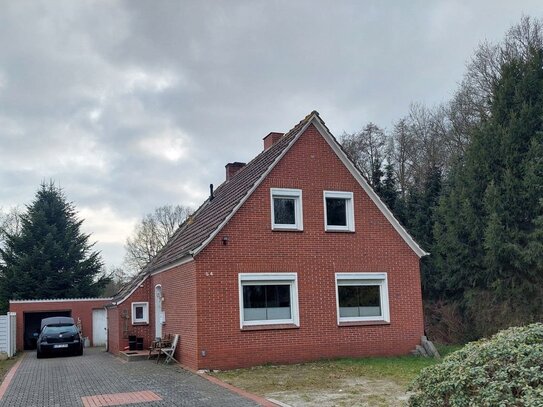 Kleines renovierungsbedürftiges Fehnhaus vor den Toren von Papenburg