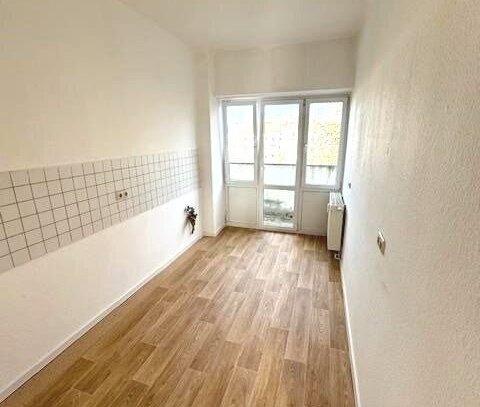 Wohnen im grünen, schöne 4-R-Wohnung mit BLK.3.OG ca.80,00m2 zu vermieten In MD -Stadtfeld Ost