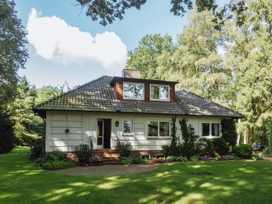 Großzügiger Bungalow mit Gartenpark (Bauland)