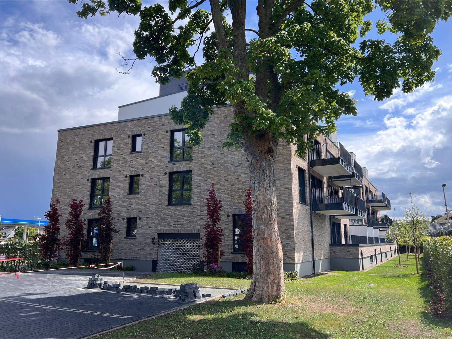 Sonderkonditionen der KFW-Bank können übernommen werden: 3-Zimmer-Wohnung, Erstbezug, mit Fahrstuhl u. Tiefgarage