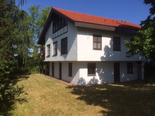 Exklusives Einfamilienhaus mit Einliegerwohnung auf großem Grundstück und traumhaftem Fernblick