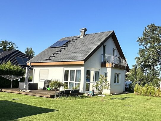 Schönes Energiesparhaus im Grünen