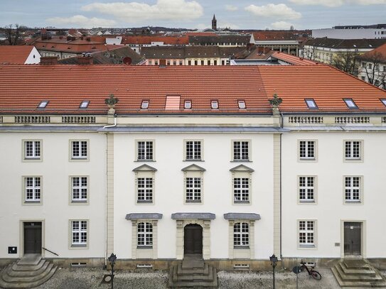 Barockes Stadthaus mit Remise in zentraler Innenstadtlage