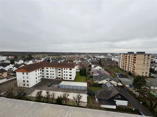 Modernisierte, helle 3 ZKB- Wohnung mit Balkon mit Aufzug im 8. Stock