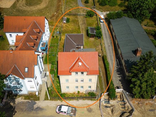 KAPITALANLAGE in zukunftsorientiertem Wohngebiet - MFH mit 3 Wohnungen | Nebengebäude | Garten | Stellplätze | Jetzt in…