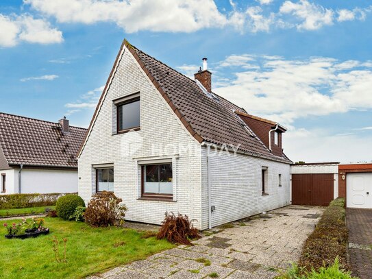 Teilsaniertes Einfamilienhaus mit großem Grundstück, Terrasse, Nebengebäude und Garage | Surheide