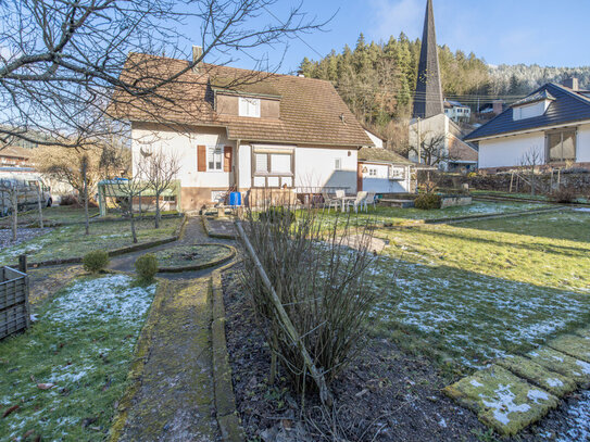 Platz für die ganze Familie: Großzügiges Haus mit zwei Wohnmöglichkeiten