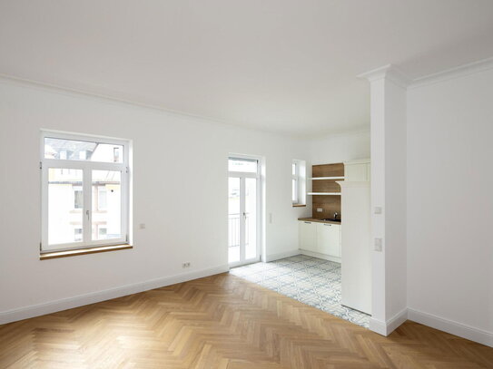 1-Zimmer-Wohnung in saniertem Altbau mit Einbauküche und Balkon zu vermieten!