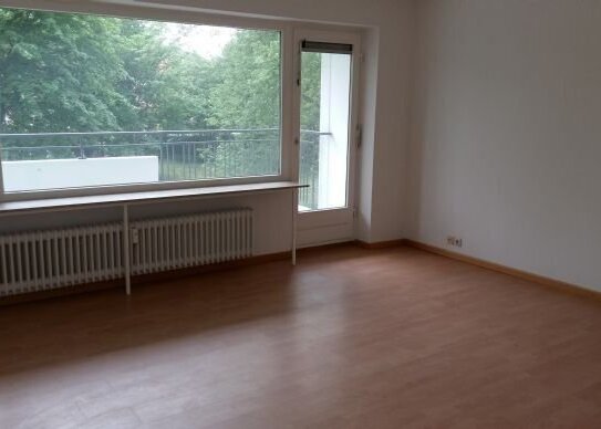 Großzügige 1,5-Zimmer-Wohnung mit Wannenbad, Balkon, Aufzug, Stellplatz