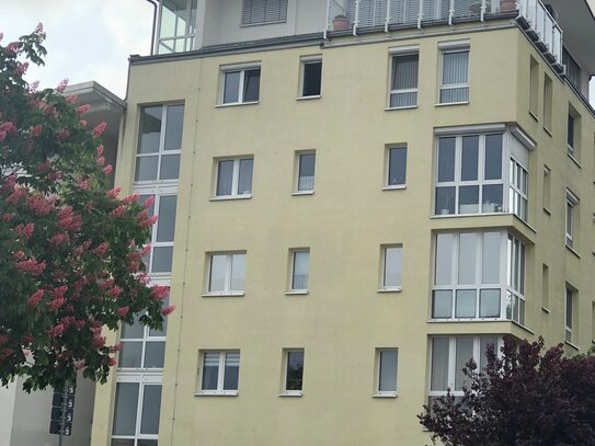 Sehr gepflegtes Appartment mit Fahrstuhl, Balkon, TG Platz und Einbauküche uv.m