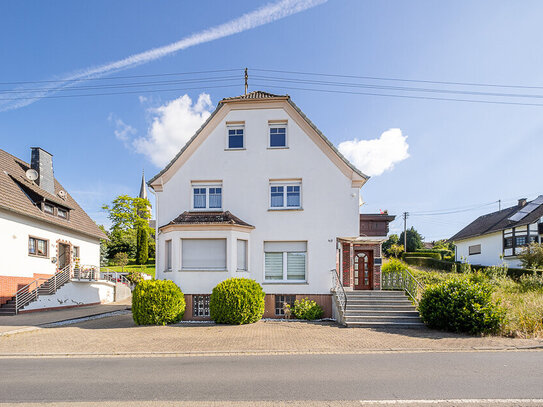 Kapitalanlage in Oberlahr mit Nebengebäude und Garage - Zweifamilienhaus - Generationenhaus!