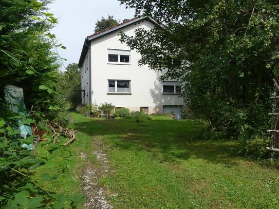 Peisreduziert! Zweifamilienhaus mit Potenzial: Renovierungsobjekt auf Großem Grundstück in Forchheim Reuth