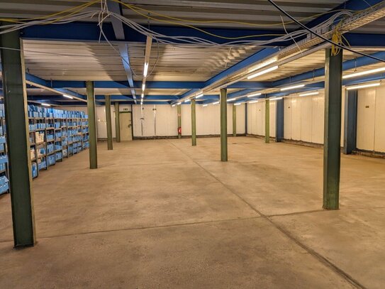 900 m2 Halle / Lager / Büro mit guter Anbindung