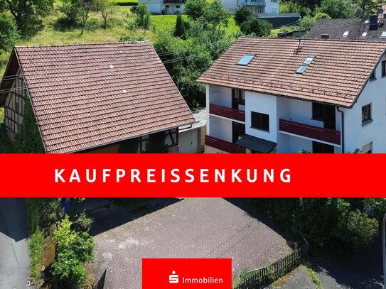 Zweifamilienhaus mit großem Grundstück, Scheune und Garage im Flörsbachtal