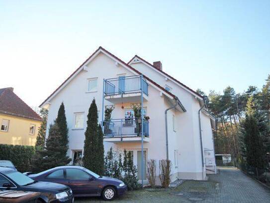 kleine, moderne Dachgeschosswohnung mit Balkon in ruhiger Lage (WE013)