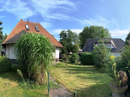 Einfamilienhaus mit Gewerbe und Garagen im Zentrum von Mahlsdorf