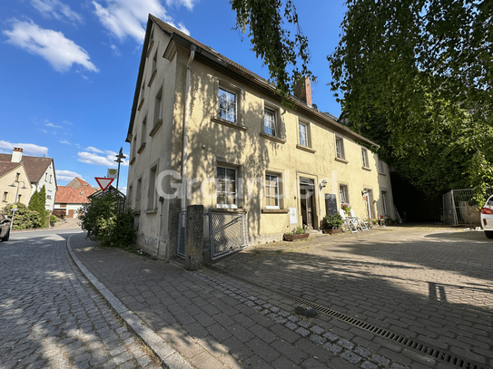 Vermietetes, renovierungsbedürftiges Mehrfamilienhaus mit 6 Wohneinheiten