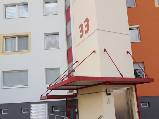 Erstbezug 2,5-Raum-Wohnung mit Aufzug