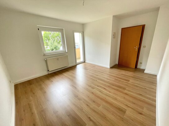 *** Frisch renoviert mit Balkon und Tageslichtbad ***