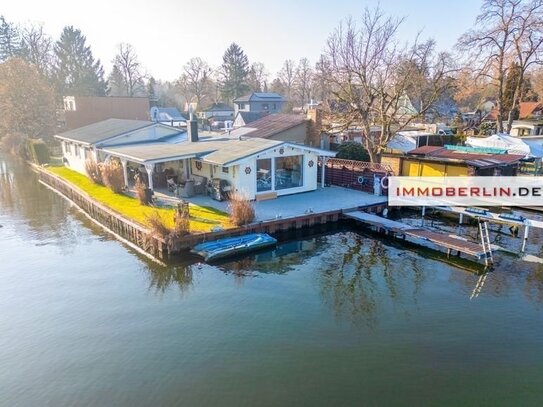 IMMOBERLIN.DE - Top-Wasserblick: Moderner Bungalow mit Bootssteg & Bauland direkt am Dämeritzsee