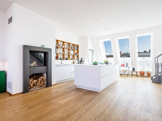 Zeitlose Eleganz: Einzigartiges Penthouse in historischem Altbau mit atemberaubendem Blick