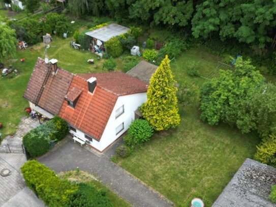 Kleine ältere Doppelhaushälfte auf herrlichem Grundstück, ca. 717m², schöne Lage Nürnberg-Werderau!