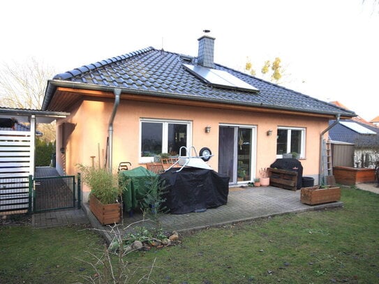 Schöner Bungalow mit bester Ausstattung auf sonnigem Südwestgarten