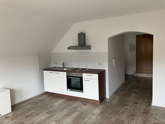 Kleines DG-Apartment in einem sehr gepflegten Mehrfamilienhaus in Breitenbrunn Ideal für Wochenendheimfahrer