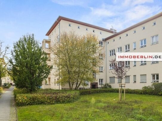 IMMOBERLIN.DE - Toplage! Sehr sympathische Altbauwohnung mit Südwestloggia