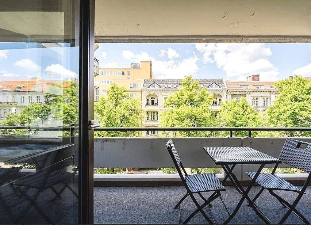 Sanierte City-Wohnung in begehrter Wohnlage nahe Steinplatz – mit separatem Tiefgaragenstellplatz bei Bedarf - Photo 1