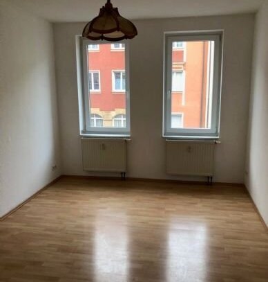 3 Zimmer Wohnung mit Durchgangszimmer und Balkon