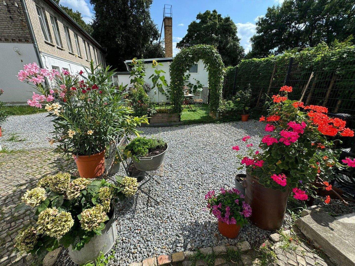 Möbliertes 4-Raum-Apartment/Furnished 4-Room Apartment with Terrace - Photo 1