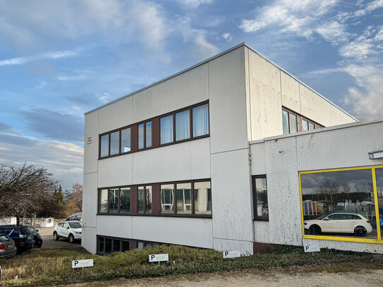 Büro, Ausstellung mit Produktions- und Lagerflächen * Fensterfront * Stellplätze * Aufzug, Rampe