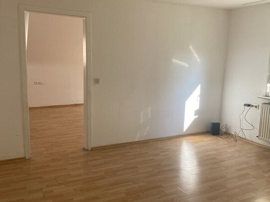 Dachgeschosswohnung im Ortskern von Heilbronn ab 01.12.2024 bezugsfrei Heizkosten und Strom Extra !