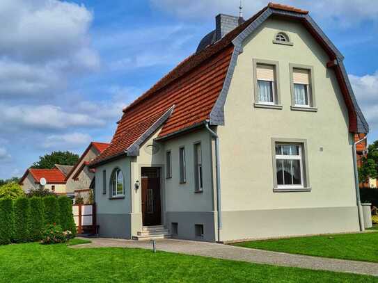 Familienglück! Einzigartige Villa auf Traumgrundstück in Berge!