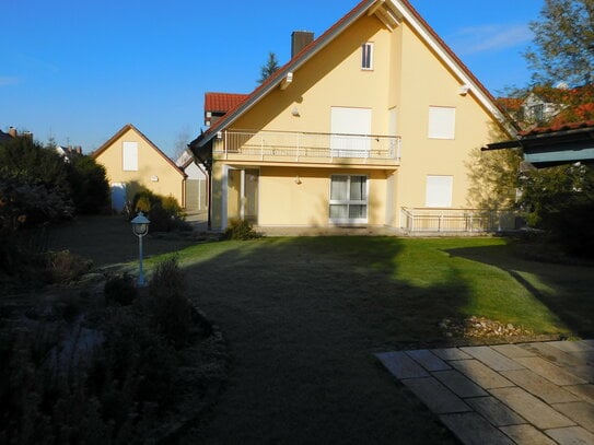 Attraktives Ein/Zweifamilienhaus in toller Lage von Bobingen auf schönem Anwesen.