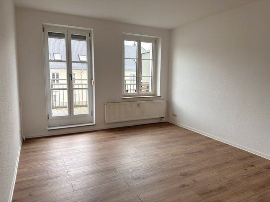 Neues Bad, neue Küche, großer Balkon